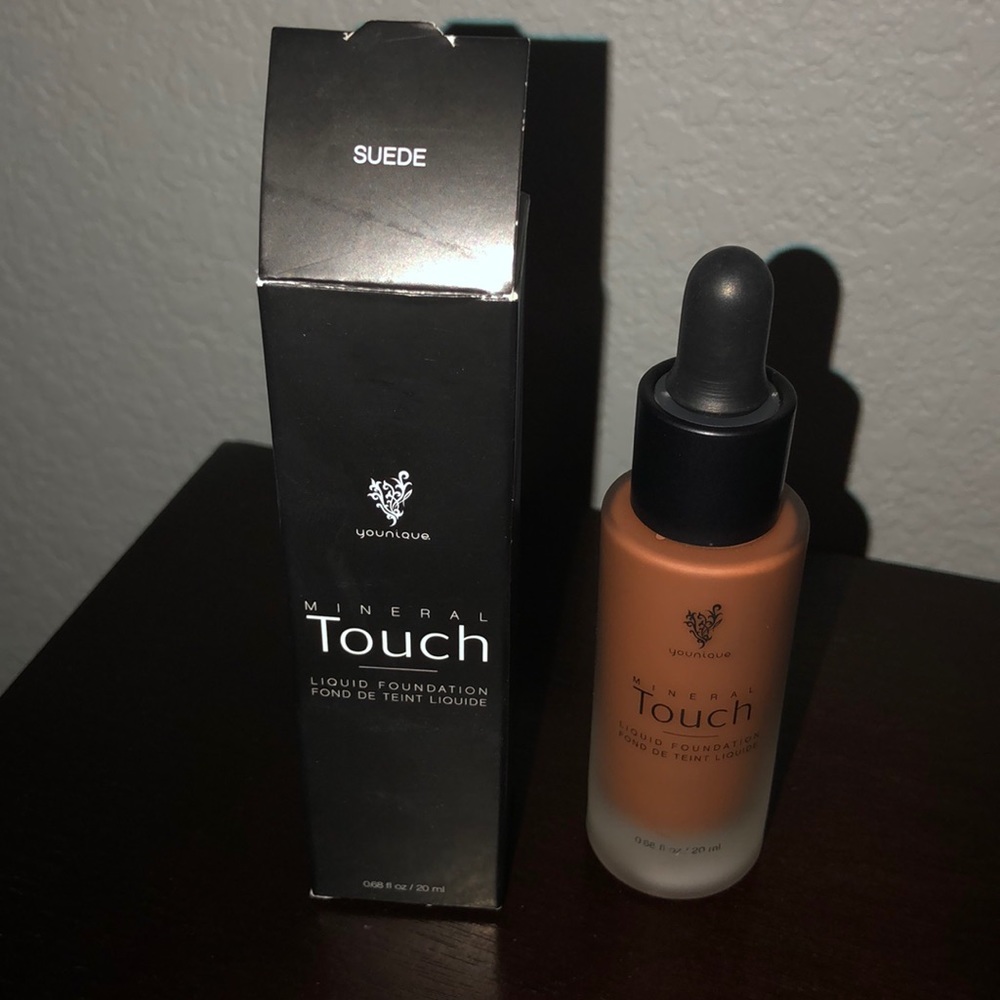 Younique Liquid Mineral Touch Foundation